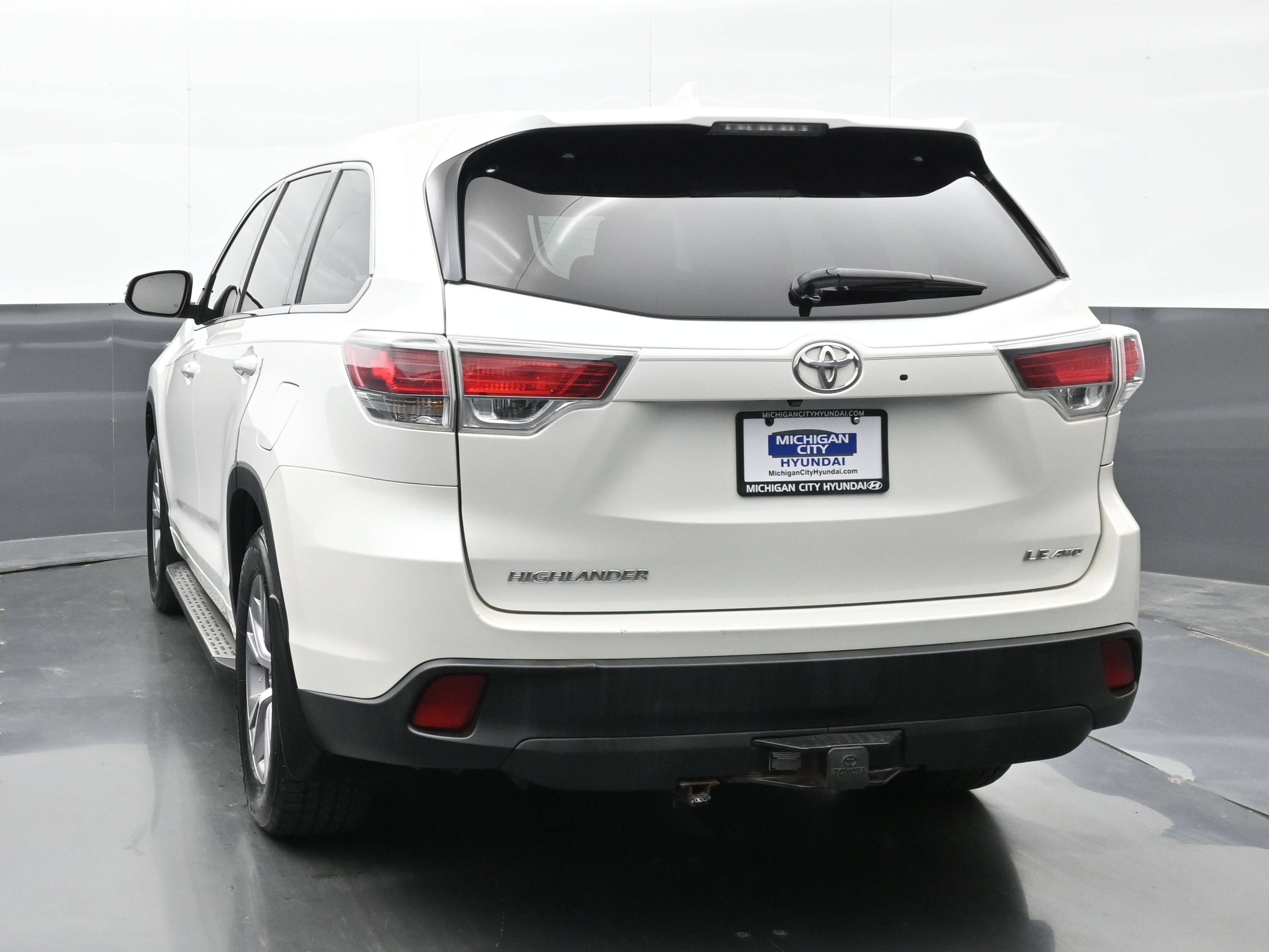 Used 2015 Toyota Highlander Plus AWD/4WD image 3