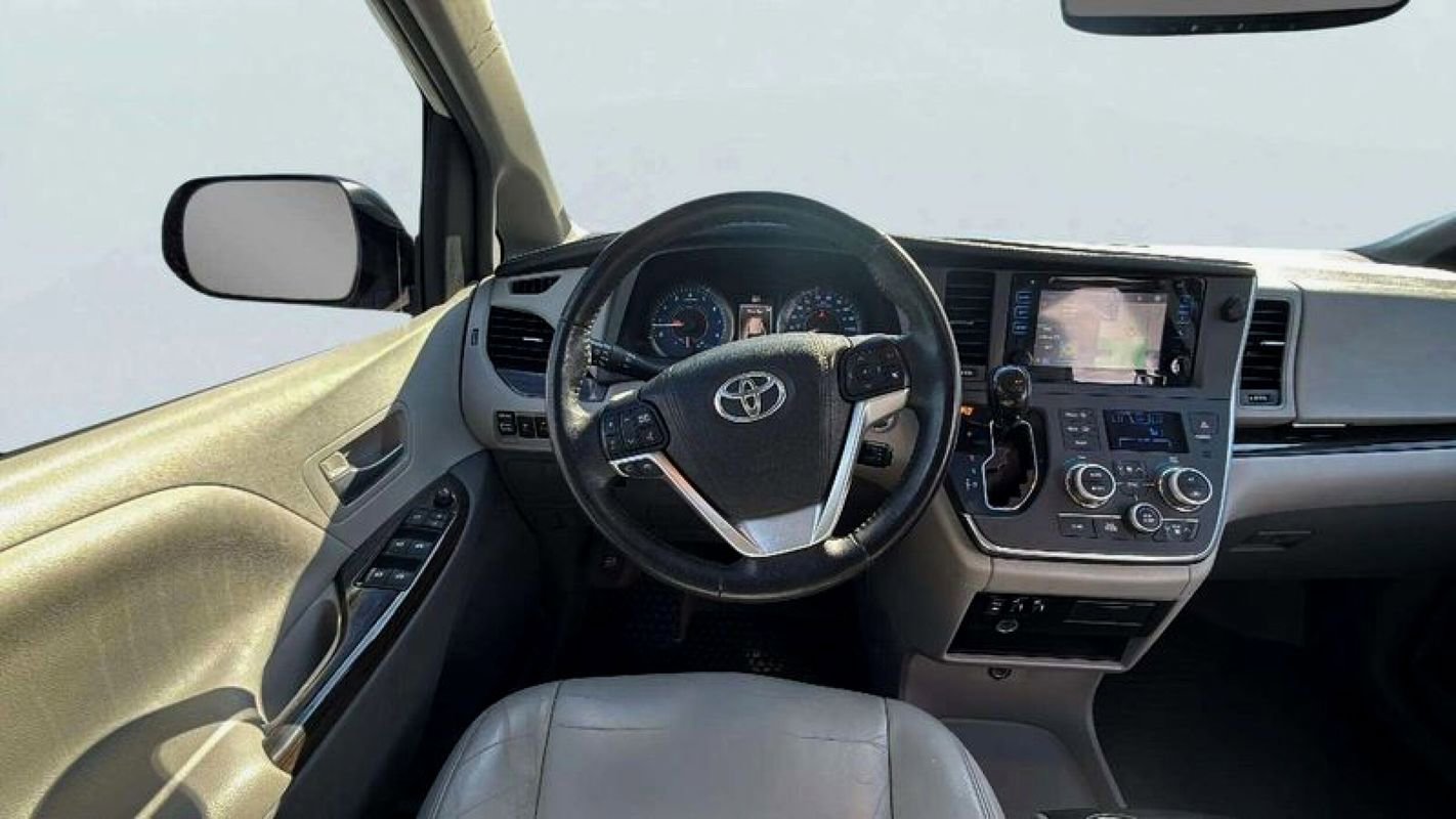 Used 2015 Toyota Sienna XLE image 11