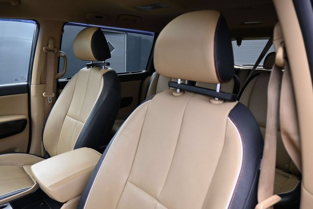 Used 2016 Kia Sedona EX FWD image 13