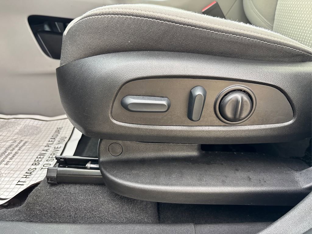 Used 2022 GMC Terrain SLE w/ Driver Convenience Package image 35