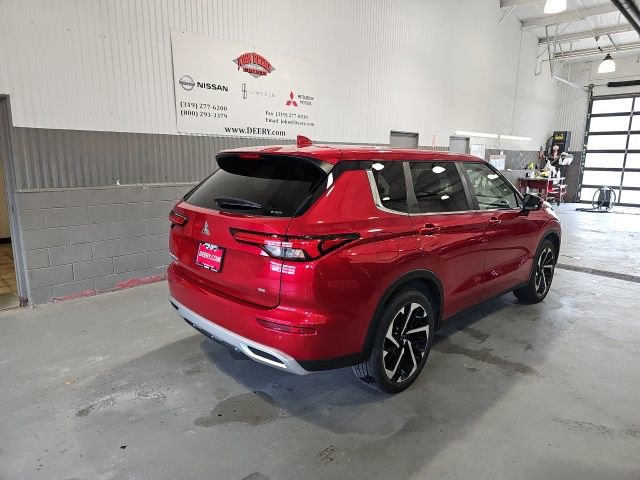 Used 2023 Mitsubishi Outlander SE image 3