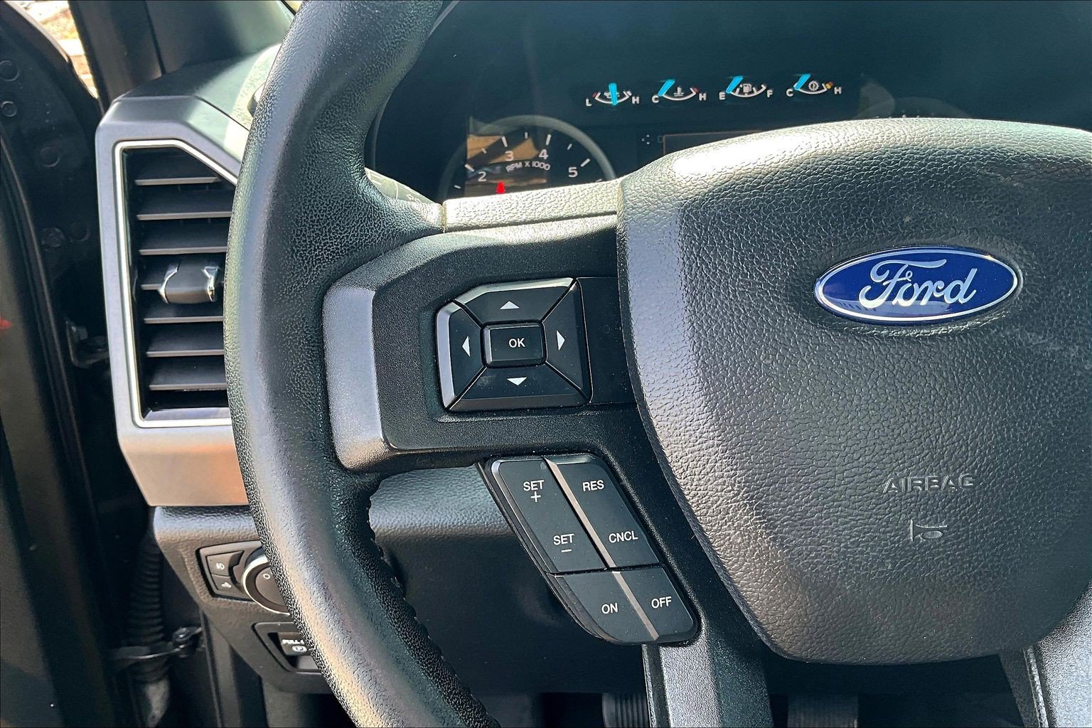 Certified 2019 Ford F150 XLT w/ Equipment Group 302A Luxury AWD/4WD image 12
