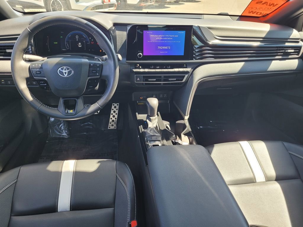 Used 2025 Toyota Camry SE w/ Convenience Package image 8