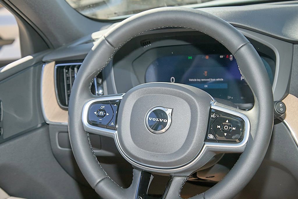 New 2026 Volvo XC60 B5 Plus w/ Protection Package Premier image 23