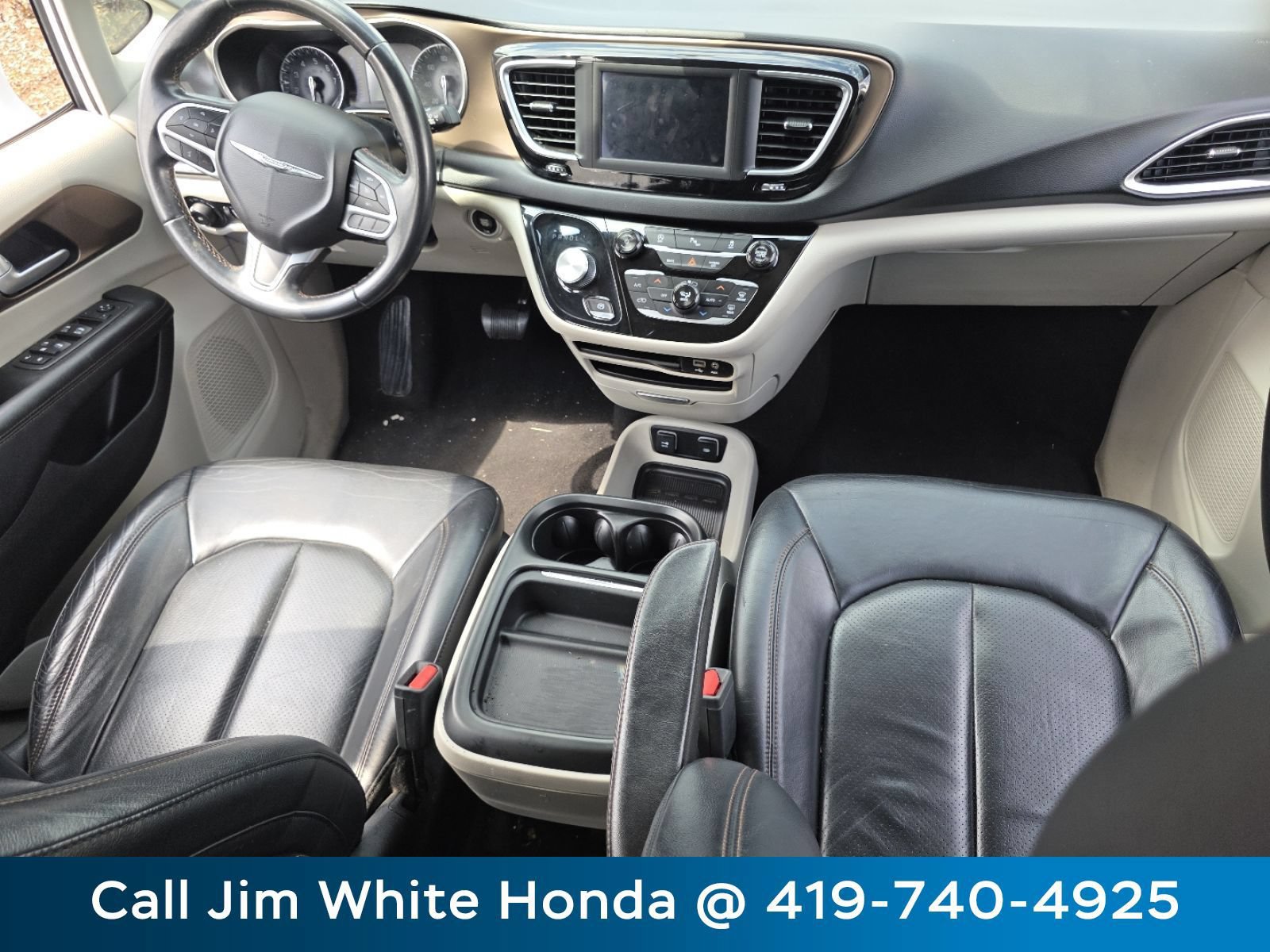 Used 2018 Chrysler Pacifica Touring-L FWD image 17
