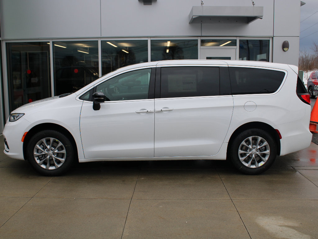 New 2026 Chrysler Pacifica Select image 4