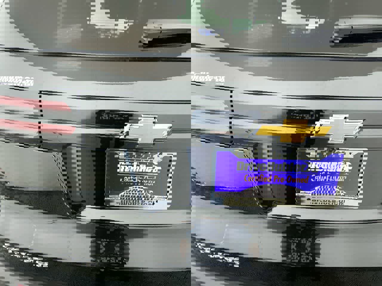 Used 2025 Chevrolet Traverse LT image 11