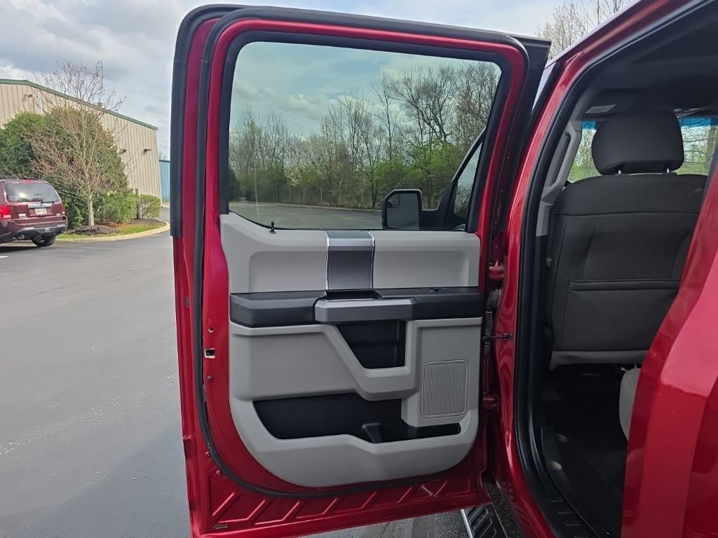 Used 2017 Ford F150 XLT w/ Equipment Group 302A Luxury AWD/4WD image 35