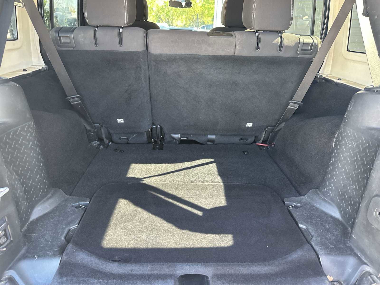 Used 2017 Jeep Wrangler Unlimited Sahara w/ Connectivity Group image 25