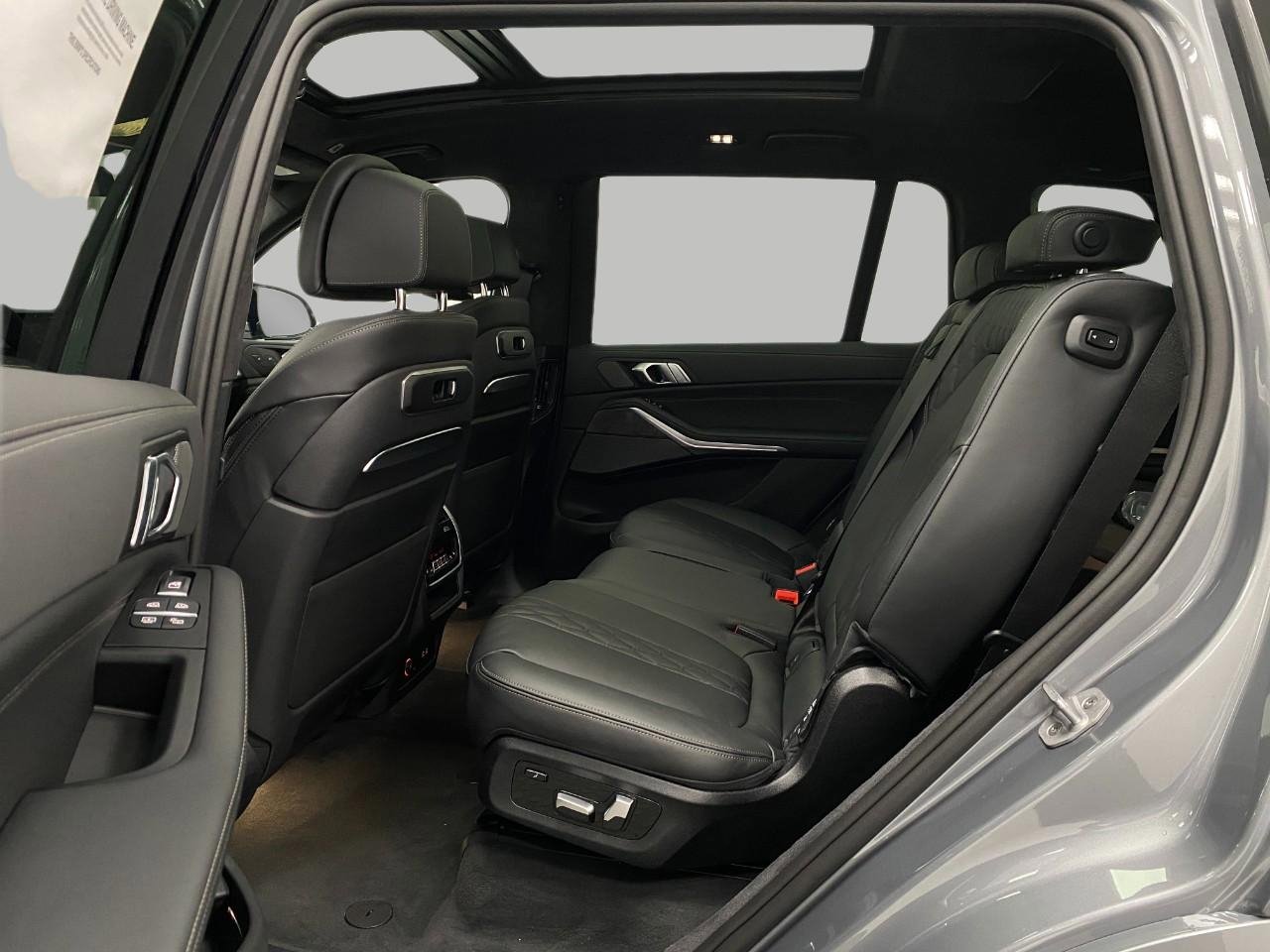 New 2026 BMW X7 M60i image 32