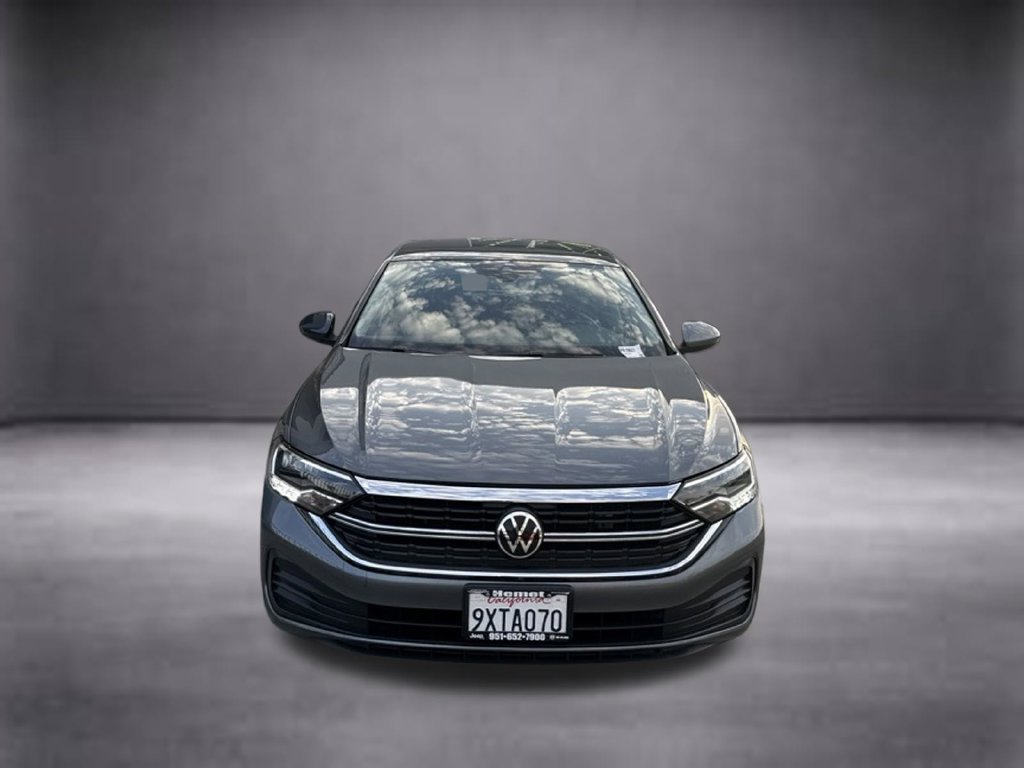 Used 2024 Volkswagen Jetta SE FWD image 3