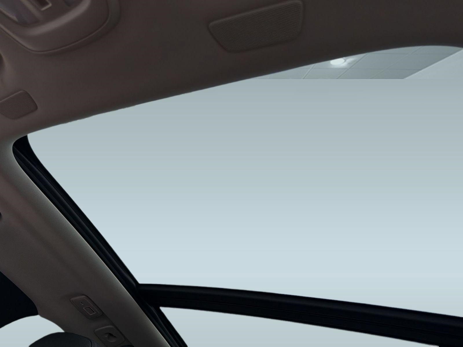 Certified 2024 Volvo XC60 B5 Plus AWD/4WD image 22