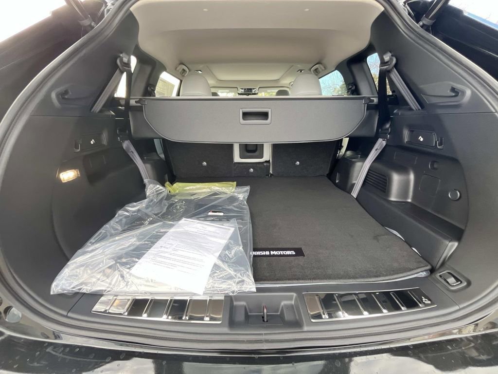 New 2026 Mitsubishi Outlander SE image 15