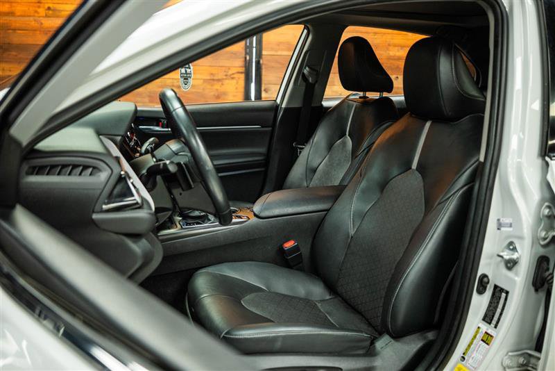 Used 2022 Toyota Camry XSE image 9