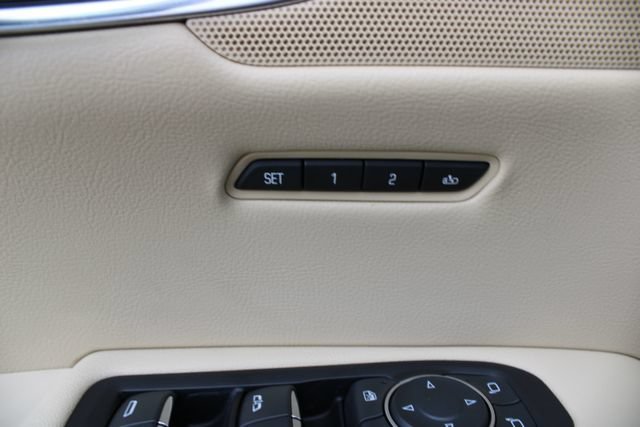 Used 2018 Cadillac XT5 Luxury w/ Driver Awareness Package FWD image 15