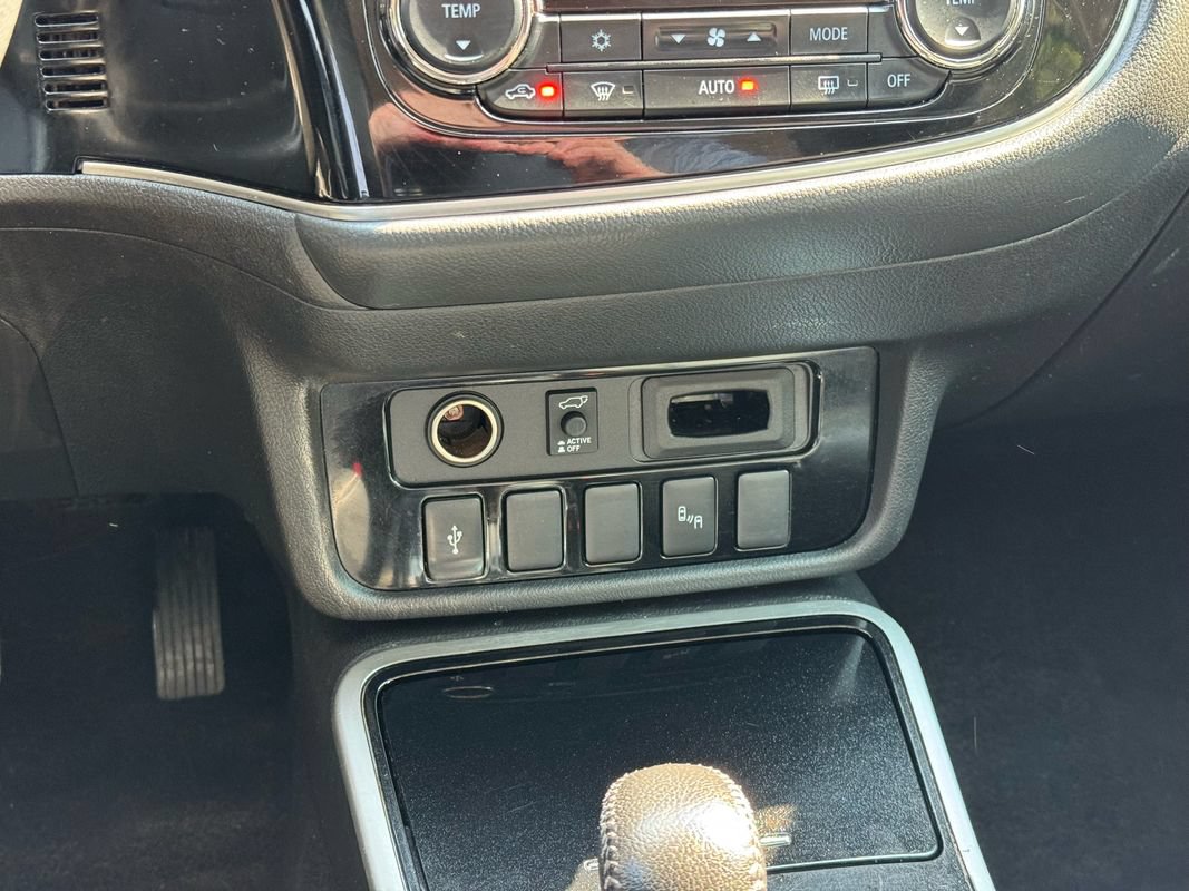Used 2019 Mitsubishi Outlander SEL AWD/4WD image 15