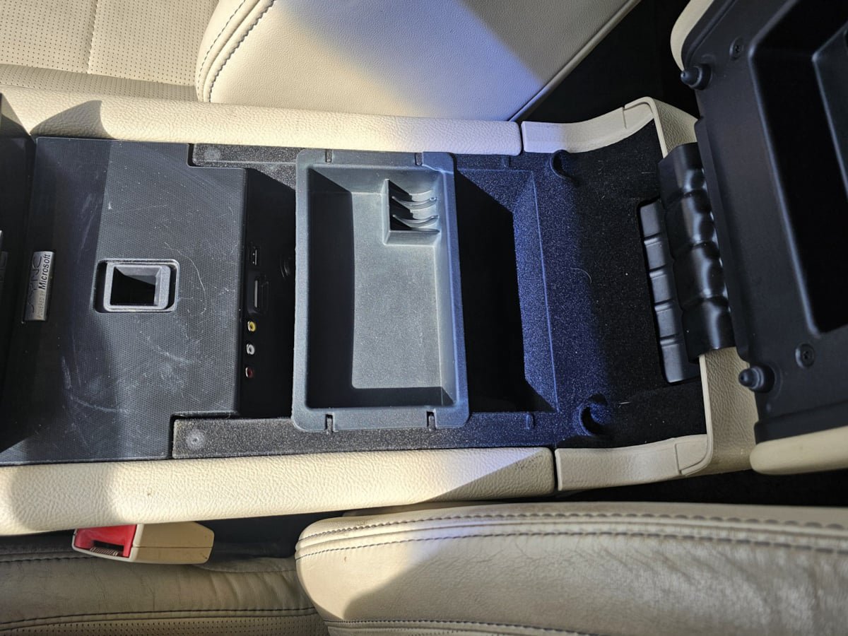 Used 2013 Ford Taurus Limited FWD image 21