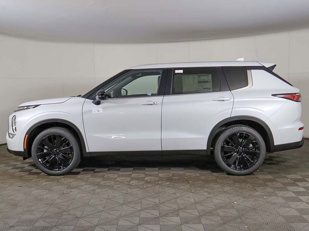 New 2026 Mitsubishi Outlander LE FWD image 16