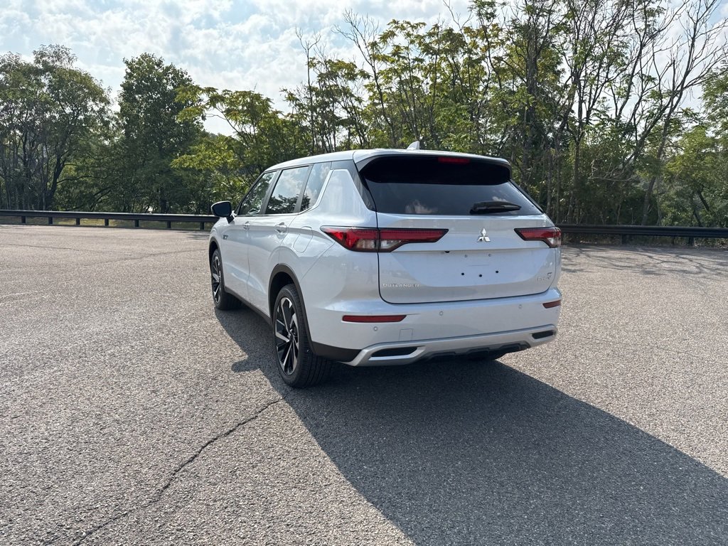 New 2025 Mitsubishi Outlander SE image 11