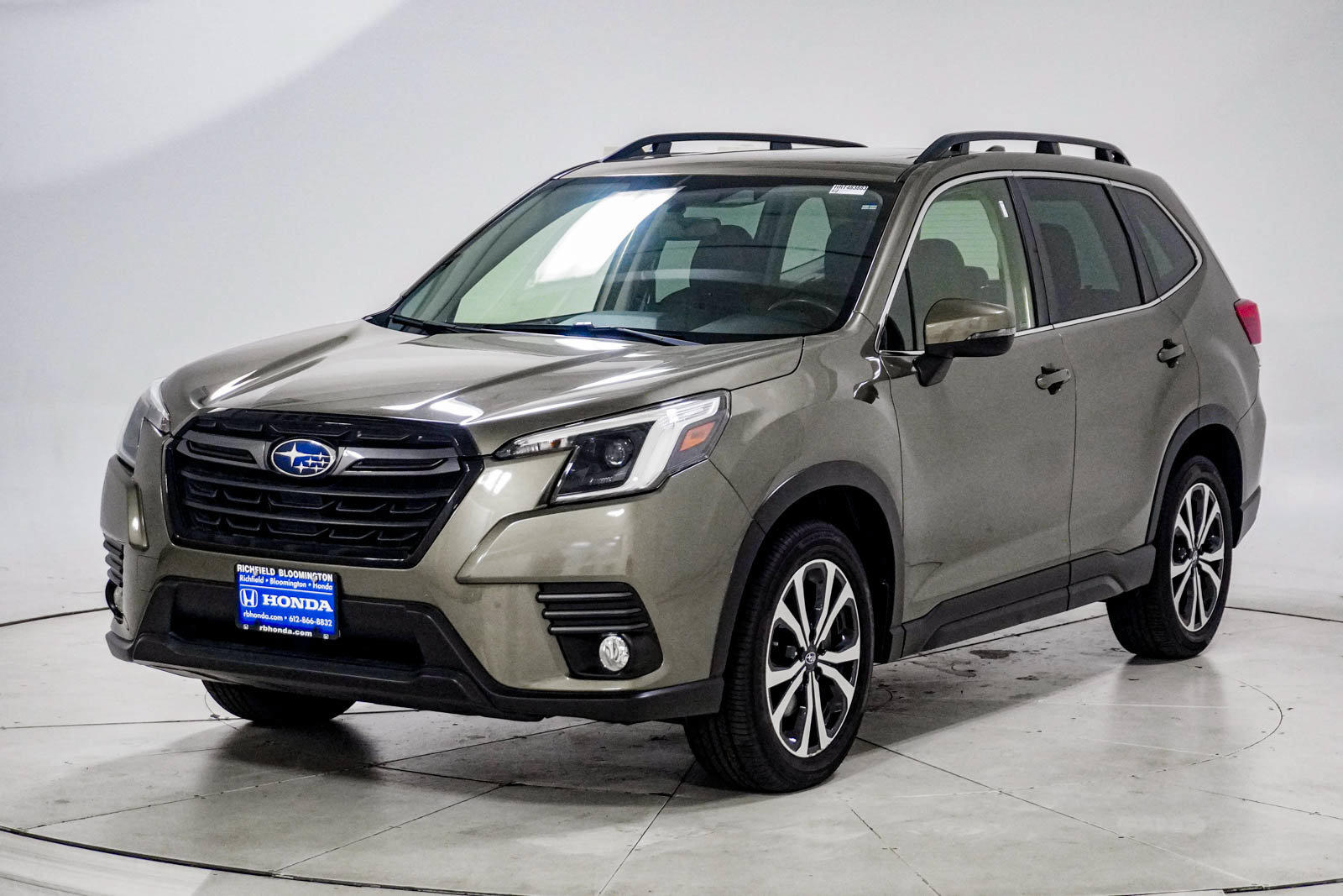 Used 2023 Subaru Forester Limited AWD/4WD image 3