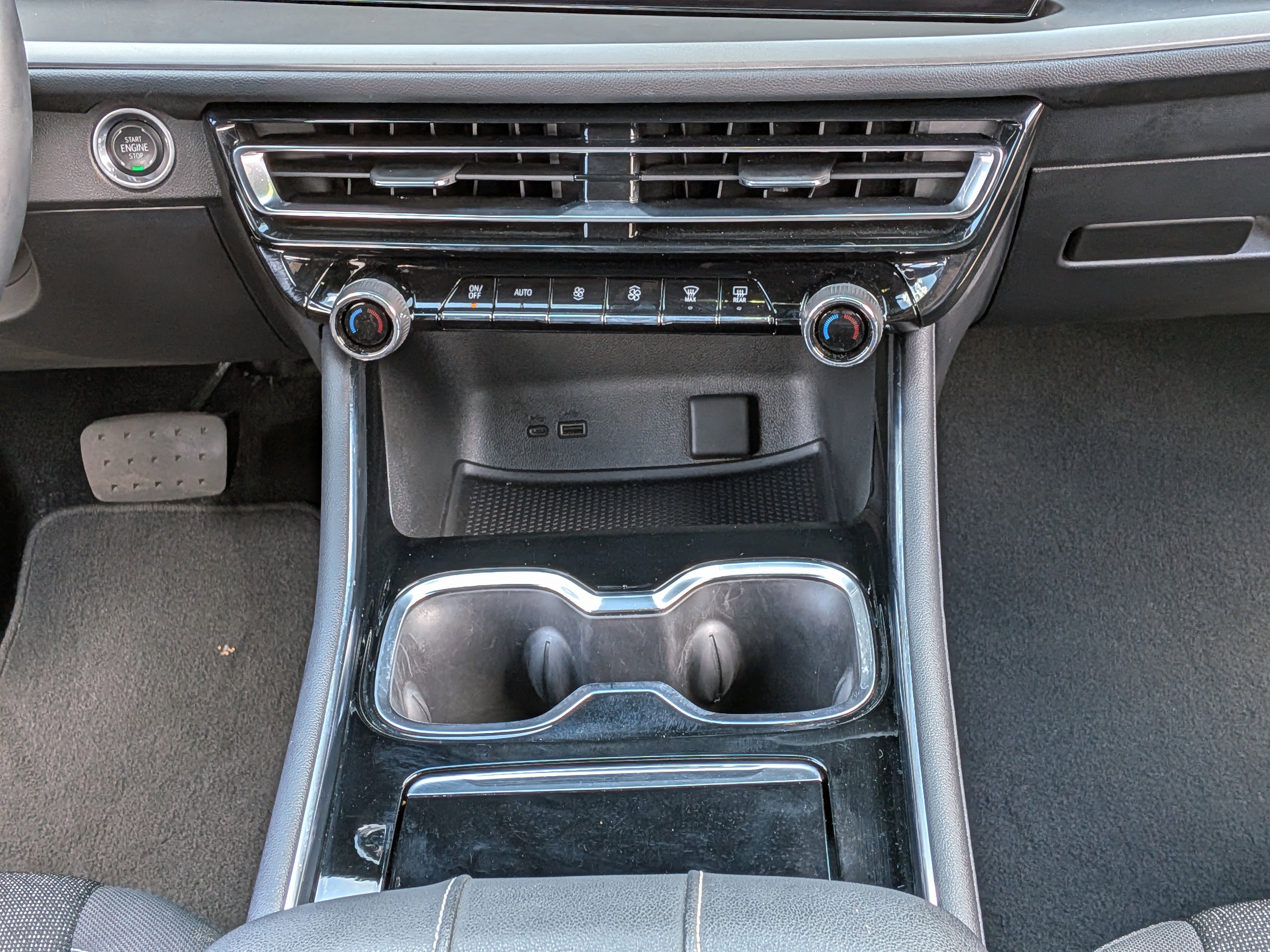 Used 2024 Chevrolet Traverse LS w/ Midnight/Sport Edition FWD image 18