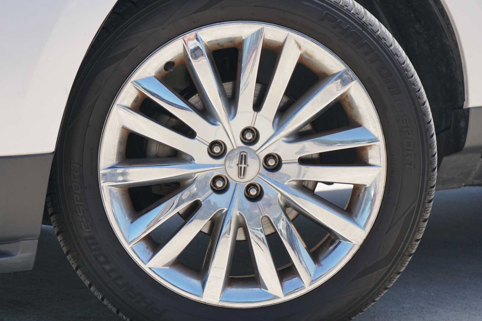 Used 2015 Lincoln MKX FWD w/ Equipment Group 102A image 2