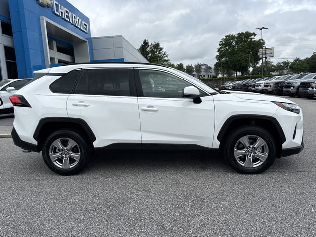 Used 2025 Toyota RAV4 XLE AWD/4WD image 2