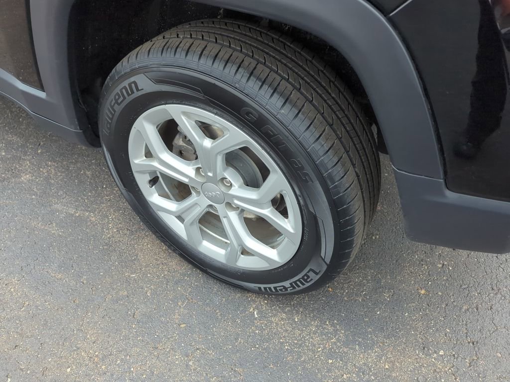 Used 2024 Jeep Compass Latitude image 12