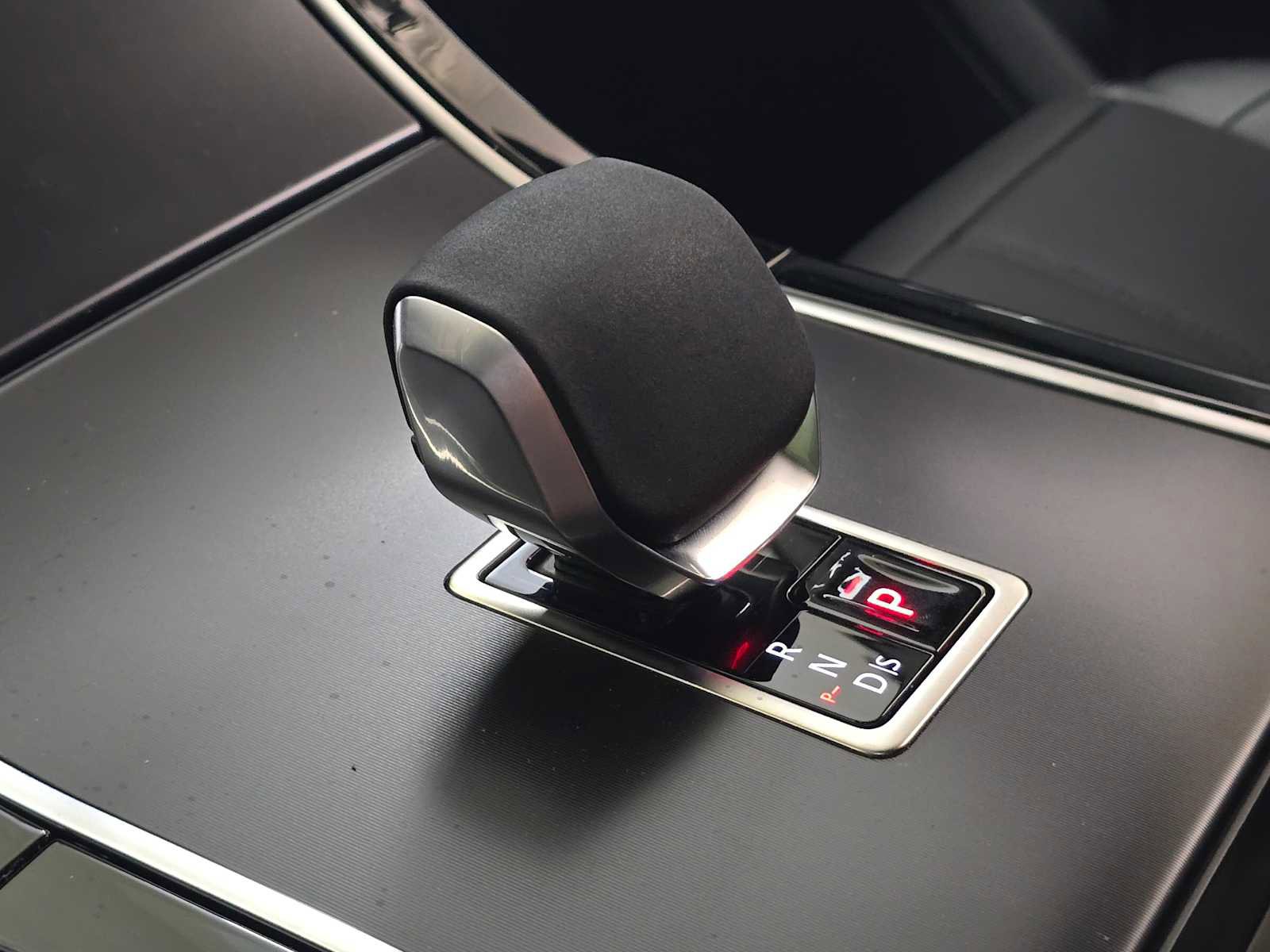 New 2026 Land Rover Range Rover Velar Dynamic SE image 32
