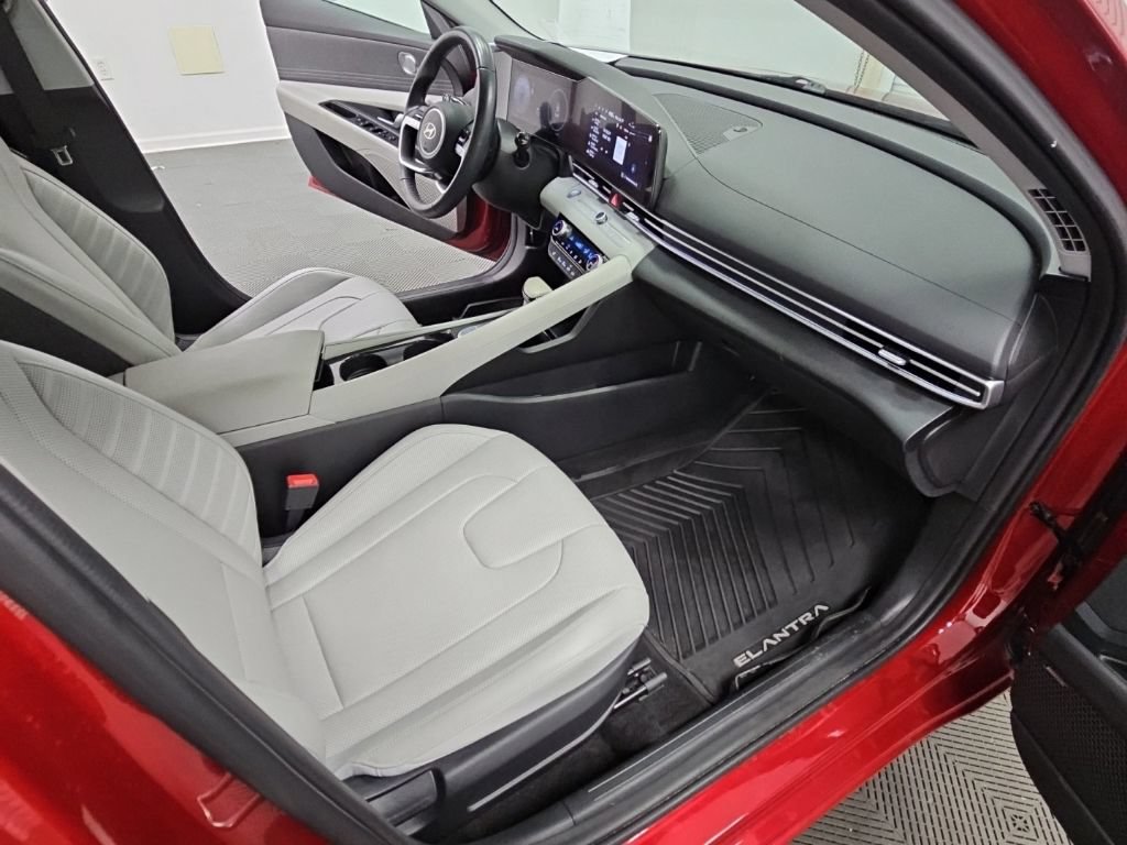 Used 2025 Hyundai Elantra Limited FWD image 37