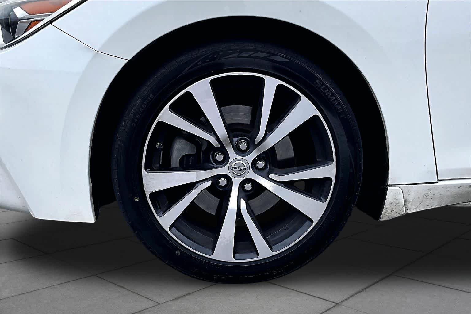 Used 2018 Nissan Maxima 3.5 SL w/ Interior Lighting Package FWD image 11