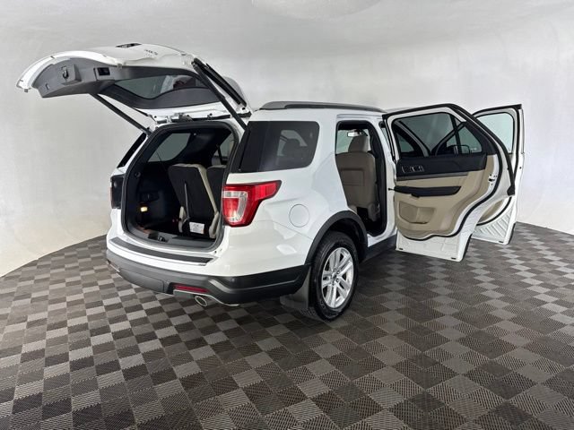 Used 2018 Ford Explorer XLT w/ Equipment Group 202A AWD/4WD image 14