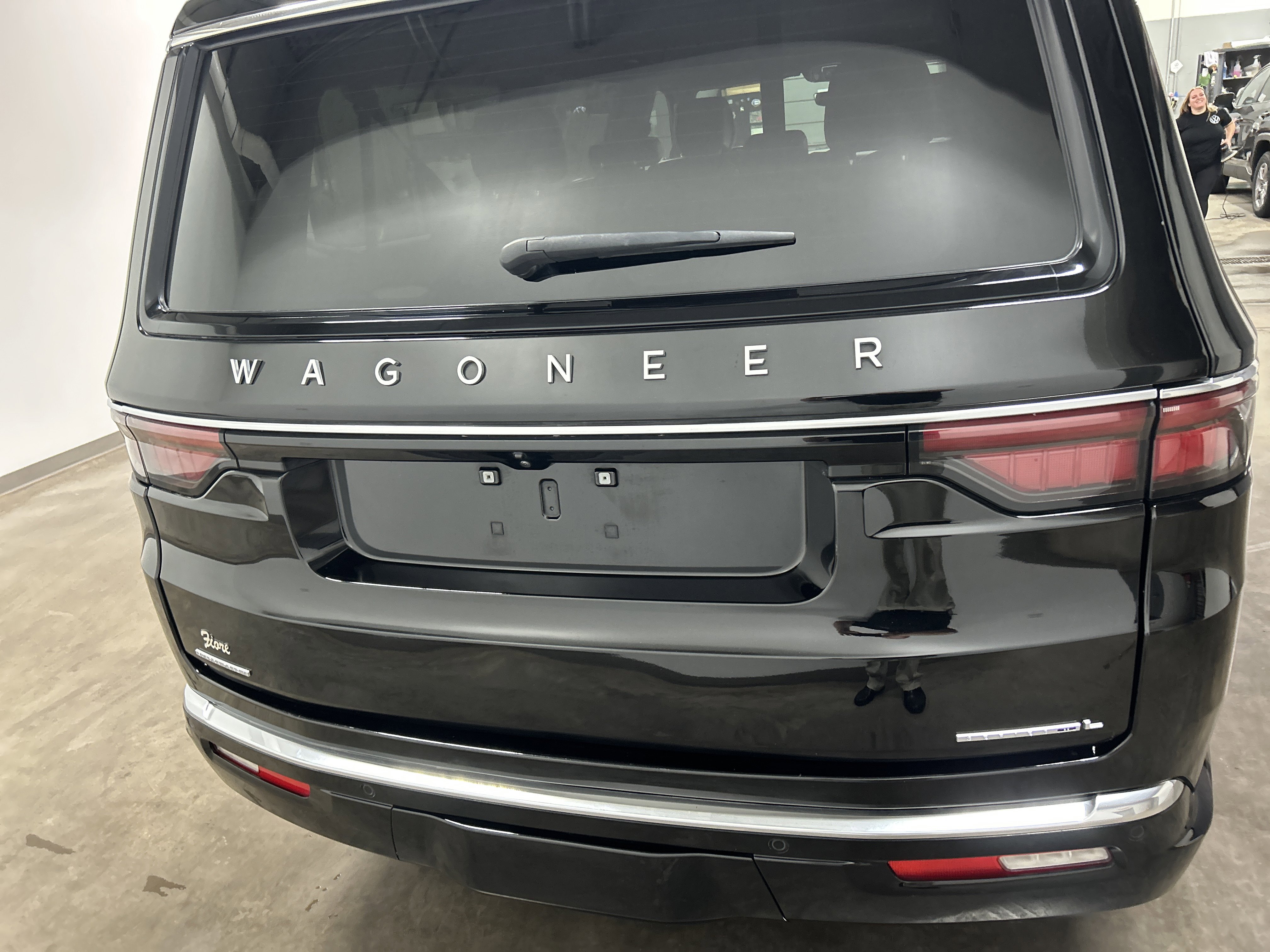 Used 2023 Jeep Wagoneer L Series II video 4