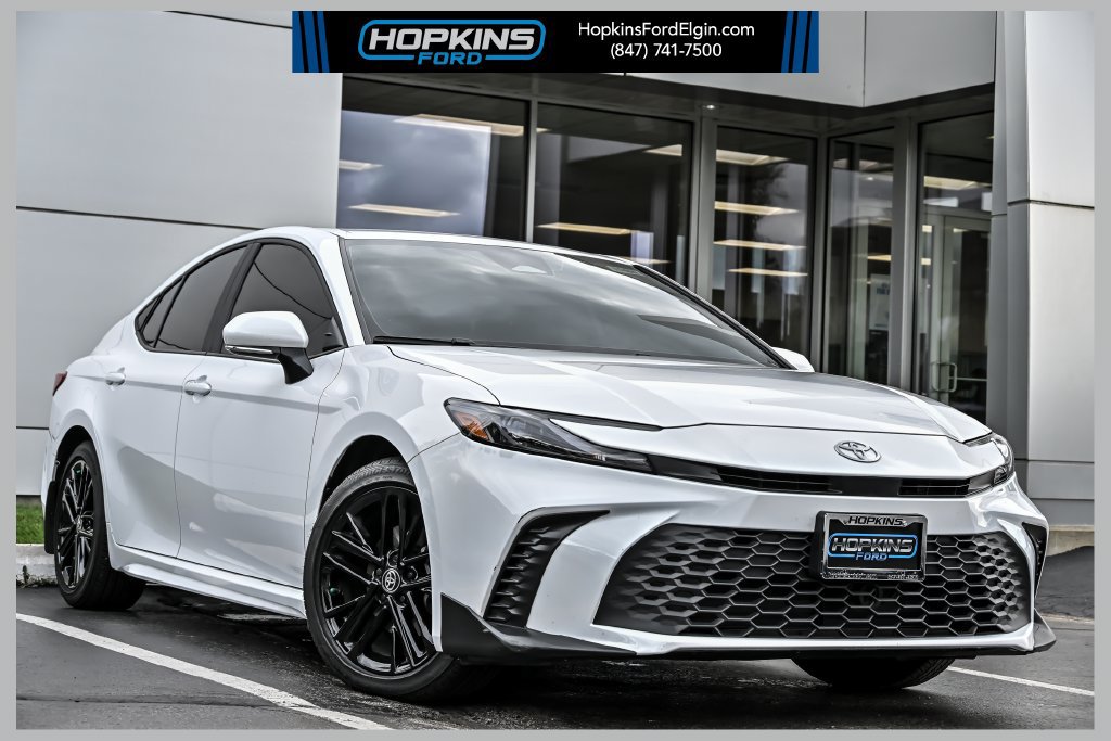 Used 2026 Toyota Camry SE FWD image 1