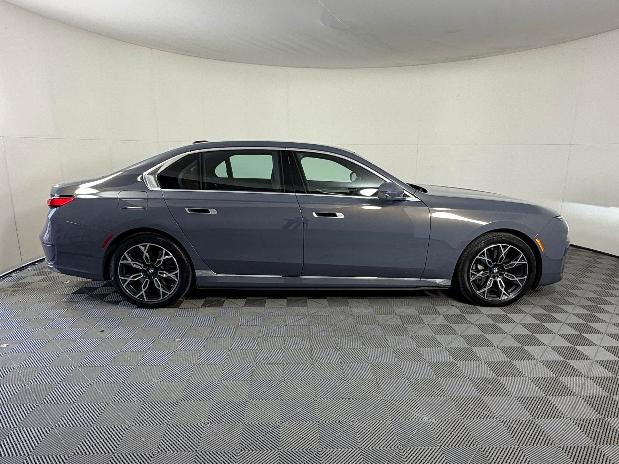 Used 2023 BMW i7 xDrive60 AWD/4WD image 8