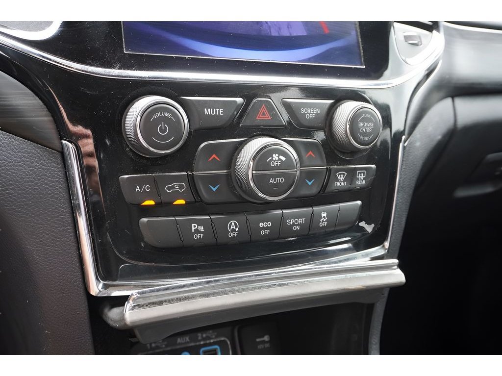 Used 2020 Jeep Grand Cherokee Laredo w/ Security & Convenience Group AWD/4WD image 17