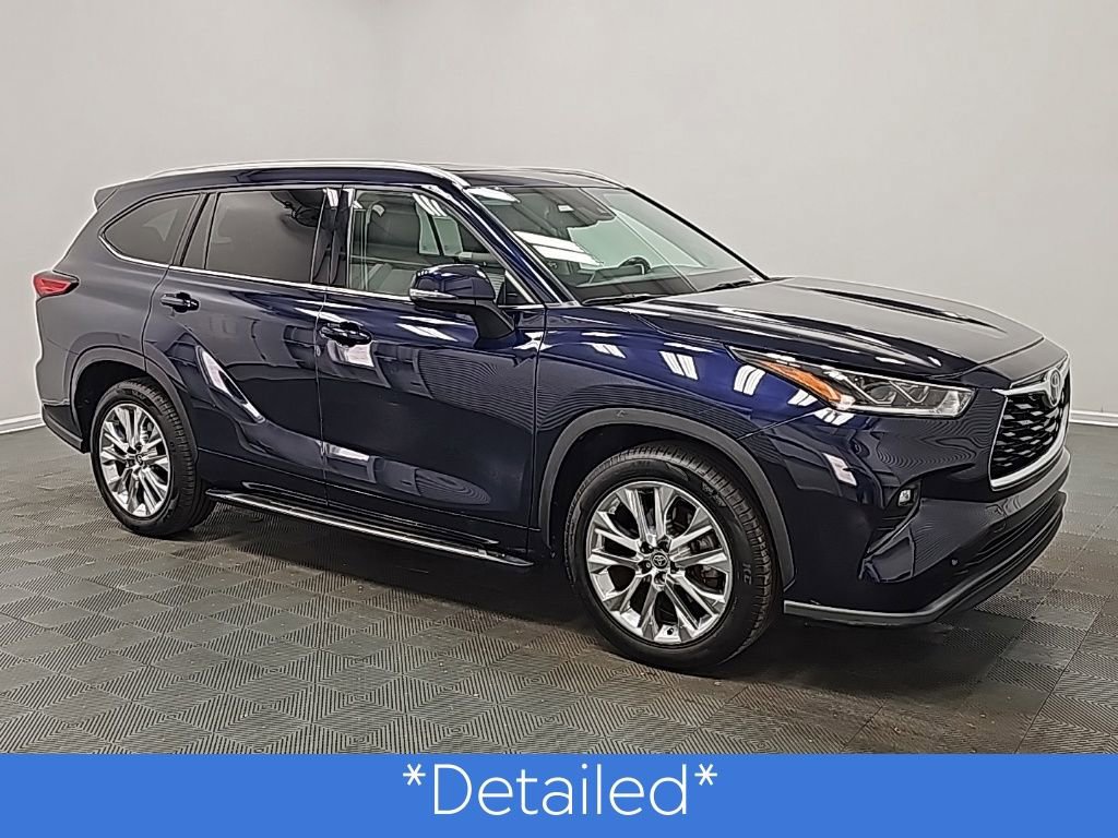 Used 2023 Toyota Highlander Limited image 3
