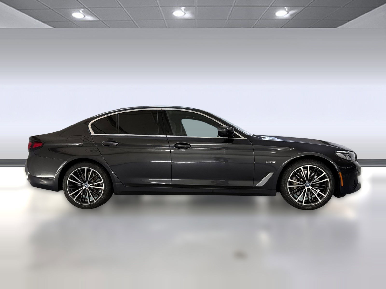 Used 2023 BMW 530e w/ Convenience Package image 7