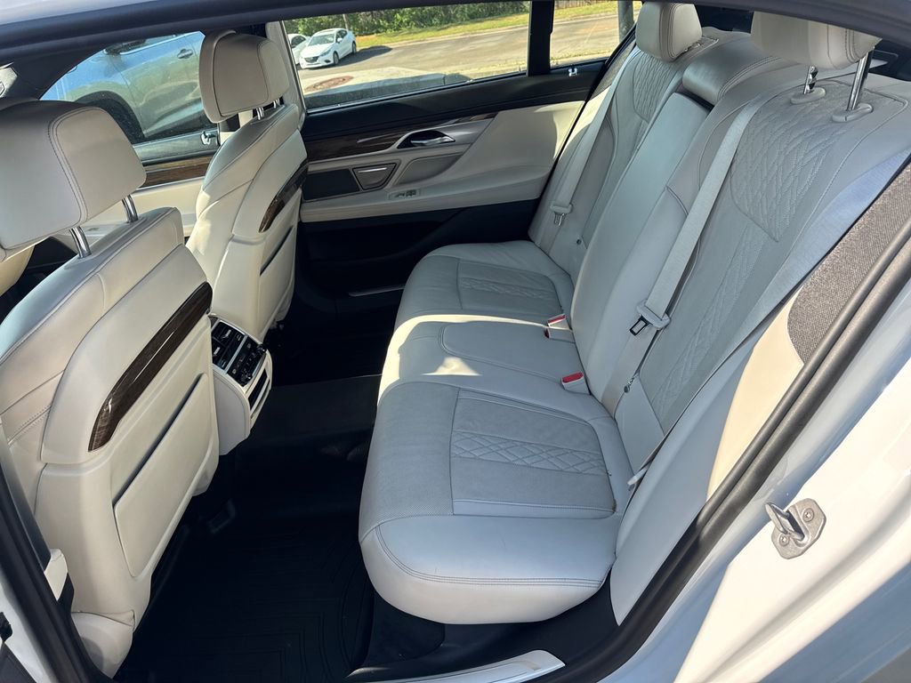Used 2018 BMW 750i image 20