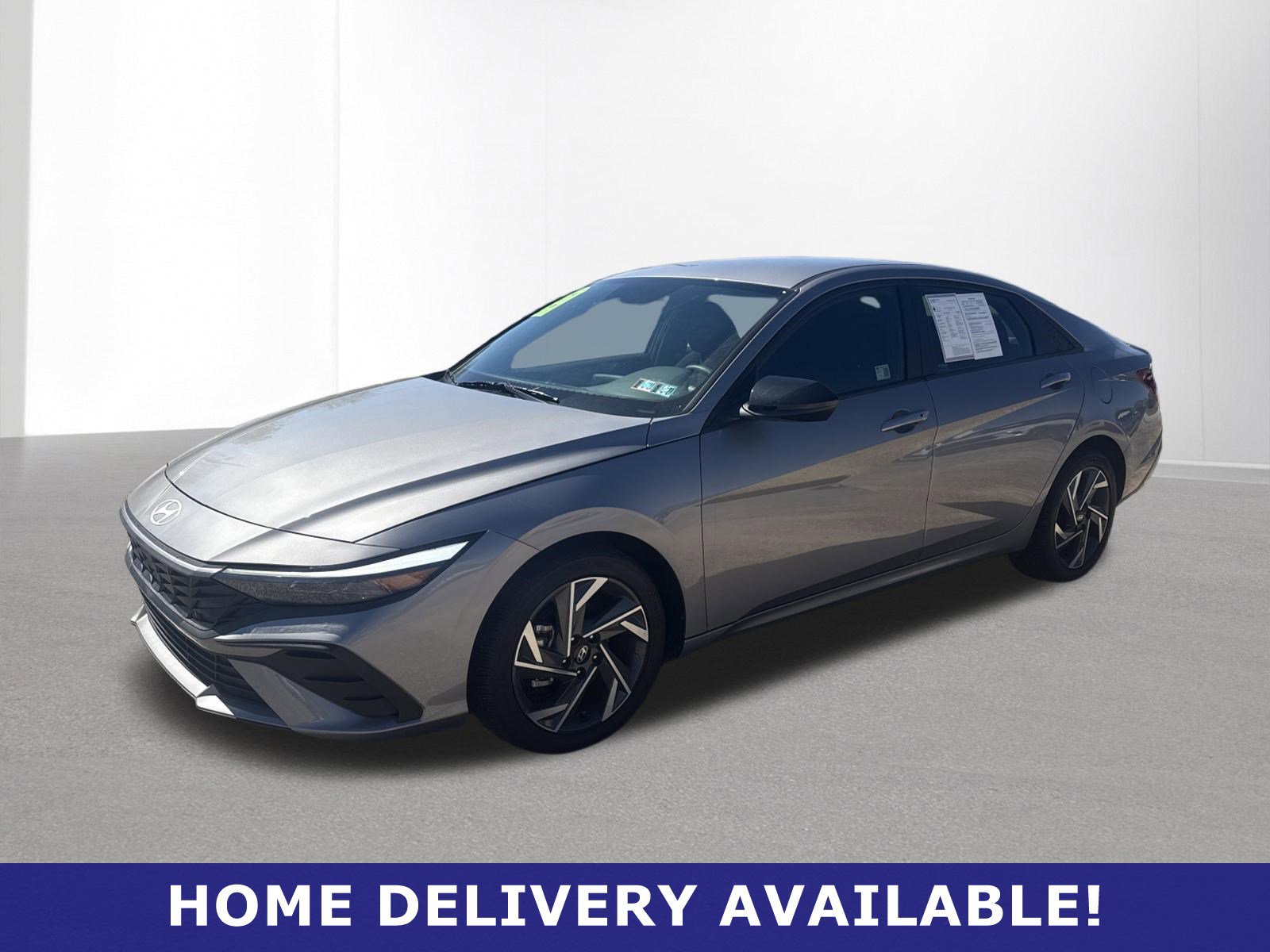 Used 2025 Hyundai Elantra Sport image 3