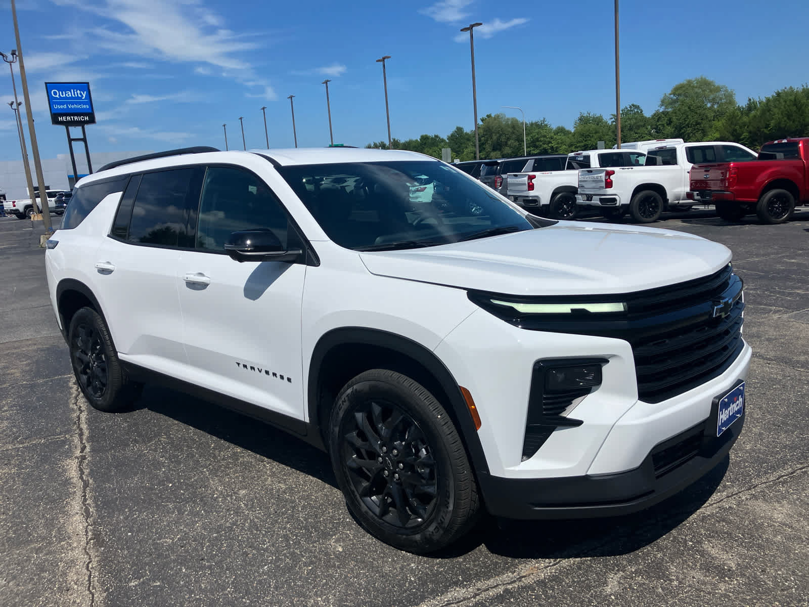 Used 2025 Chevrolet Traverse LT w/ Midnight/Sport Edition FWD image 2