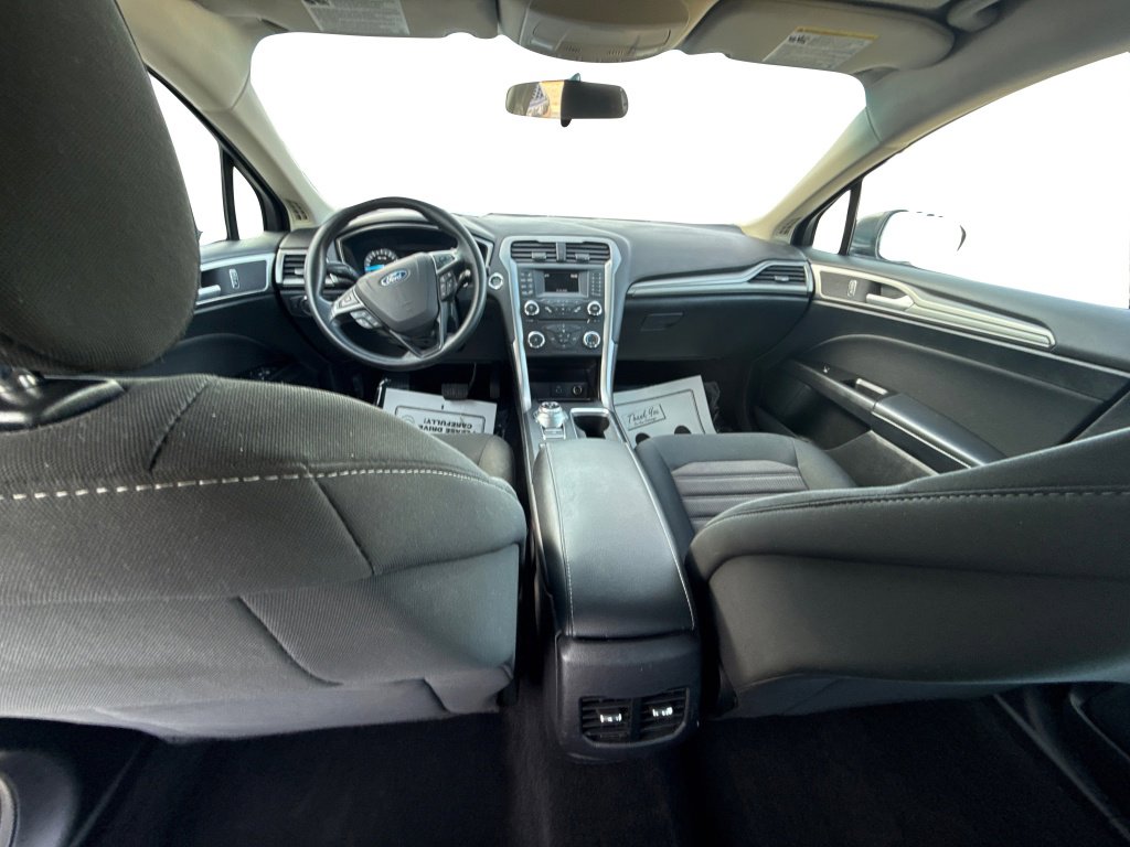 Used 2017 Ford Fusion SE image 28