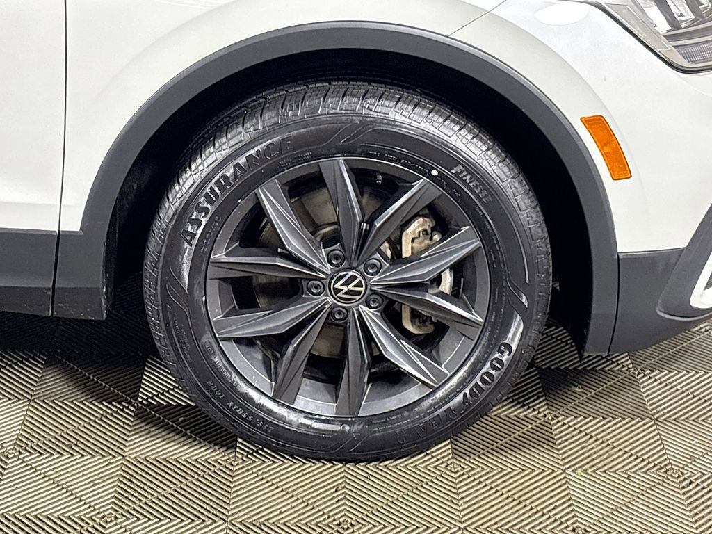 Certified 2023 Volkswagen Tiguan SE w/ Panoramic Sunroof Package image 24