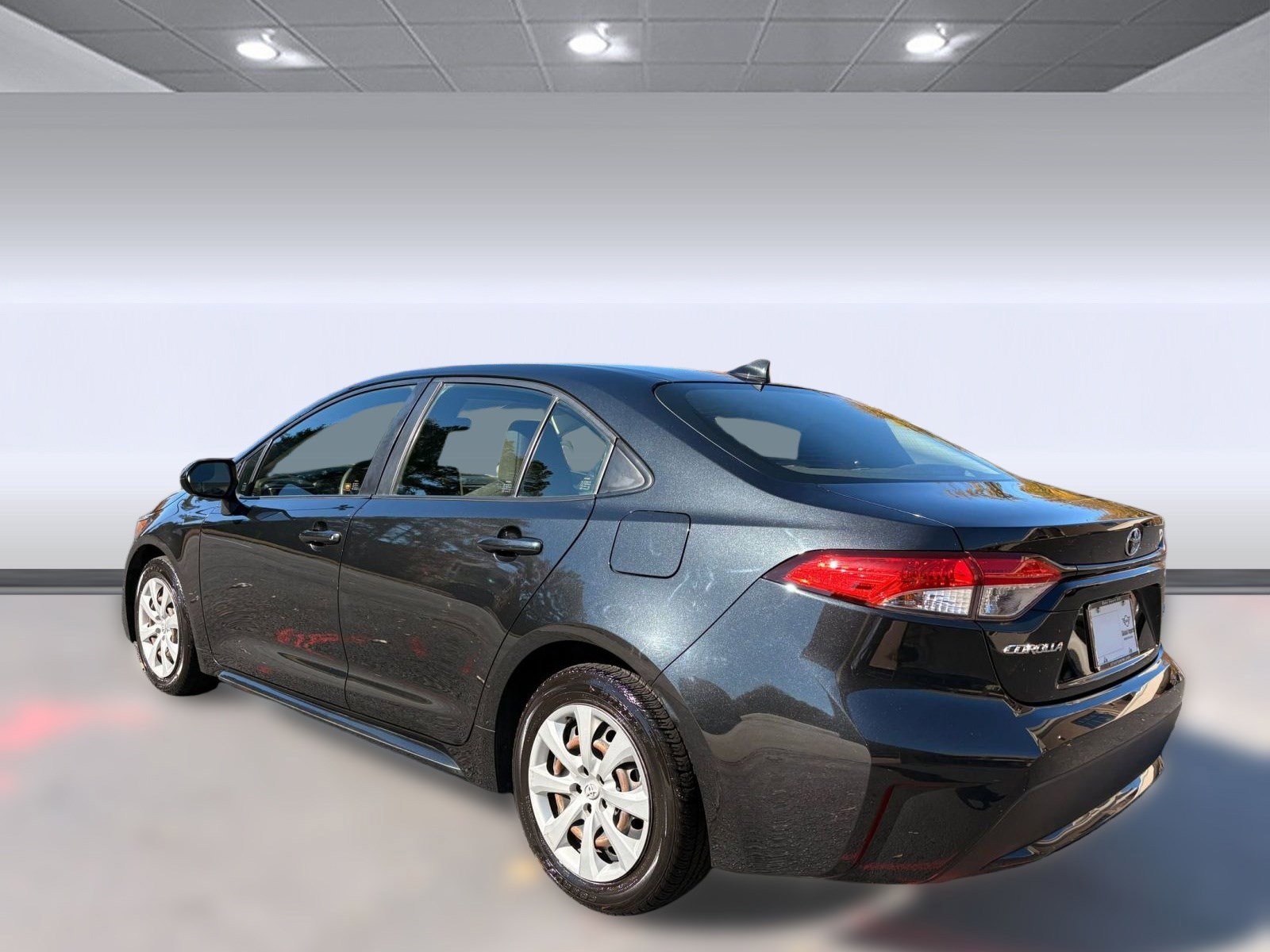 Used 2020 Toyota Corolla LE image 3