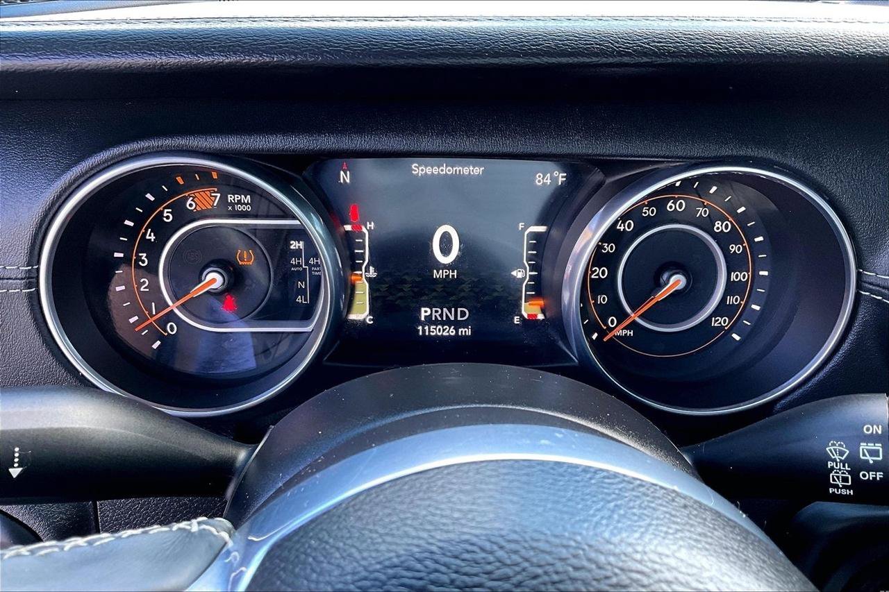 Used 2018 Jeep Wrangler Unlimited Sahara AWD/4WD image 13