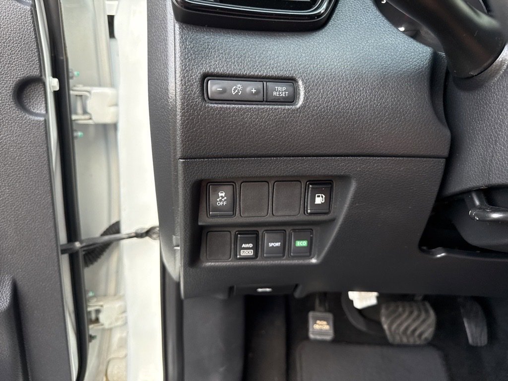 Used 2018 Nissan Rogue S image 29