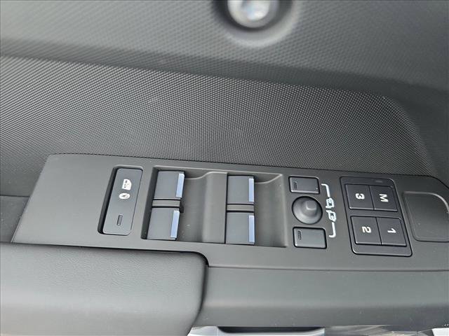 New 2026 Land Rover Defender 110 X-Dynamic SE AWD/4WD image 27