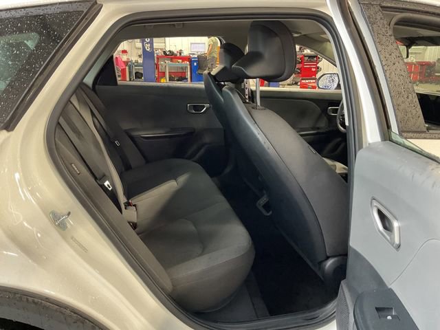 Used 2025 Kia K4 LXS image 12