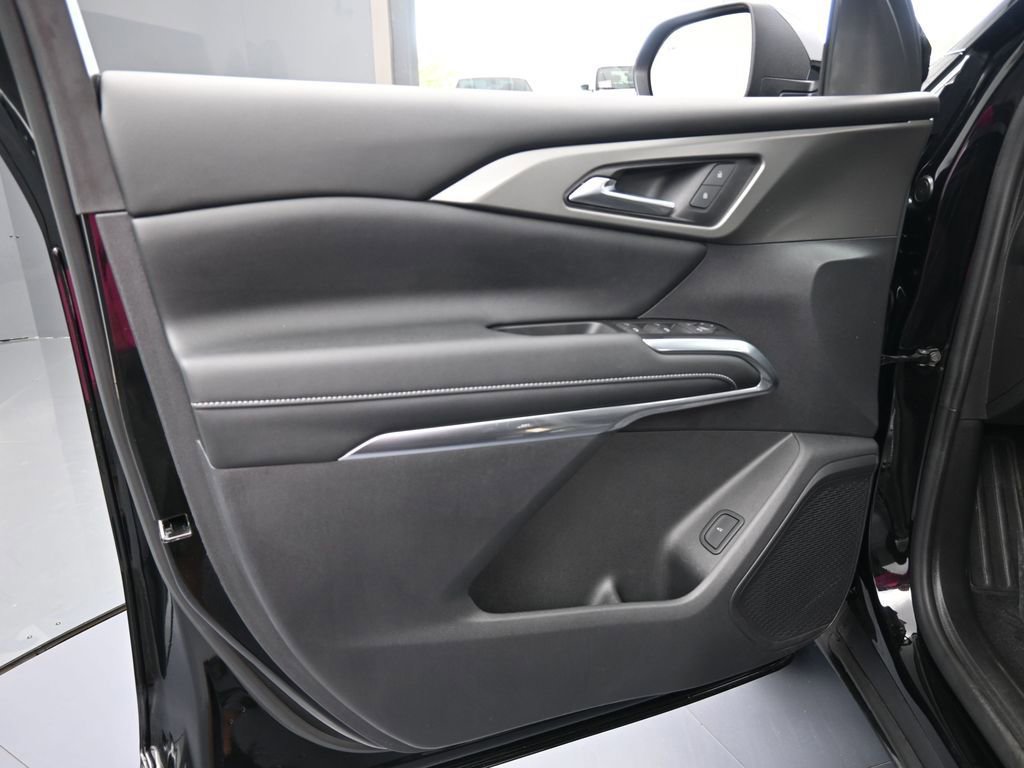 Used 2024 Chevrolet Traverse LS image 15