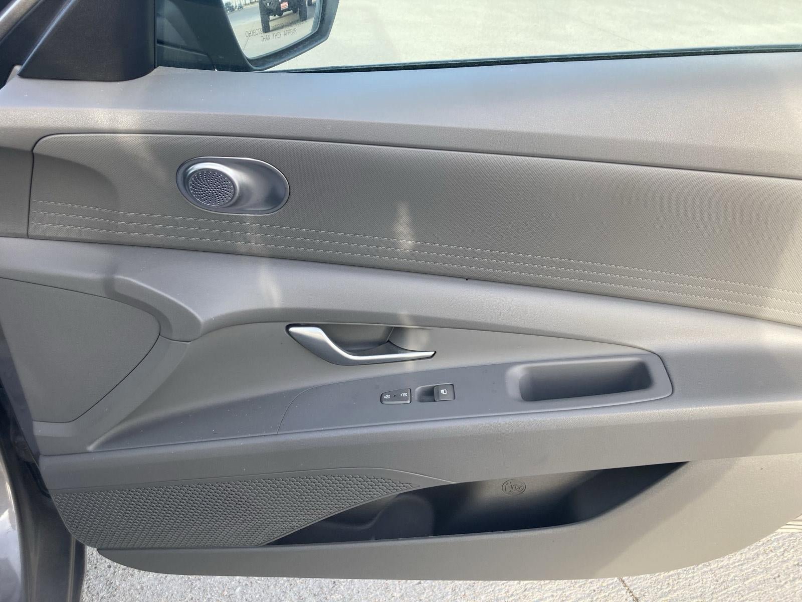 Used 2023 Hyundai Elantra SE FWD image 21
